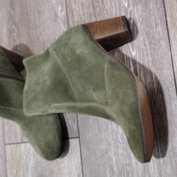 Seychelles green suede zip booties. Size 8.5 - Picture 1 of 12